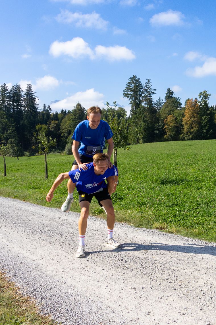 Huckepack-Zieleinlauf Männer