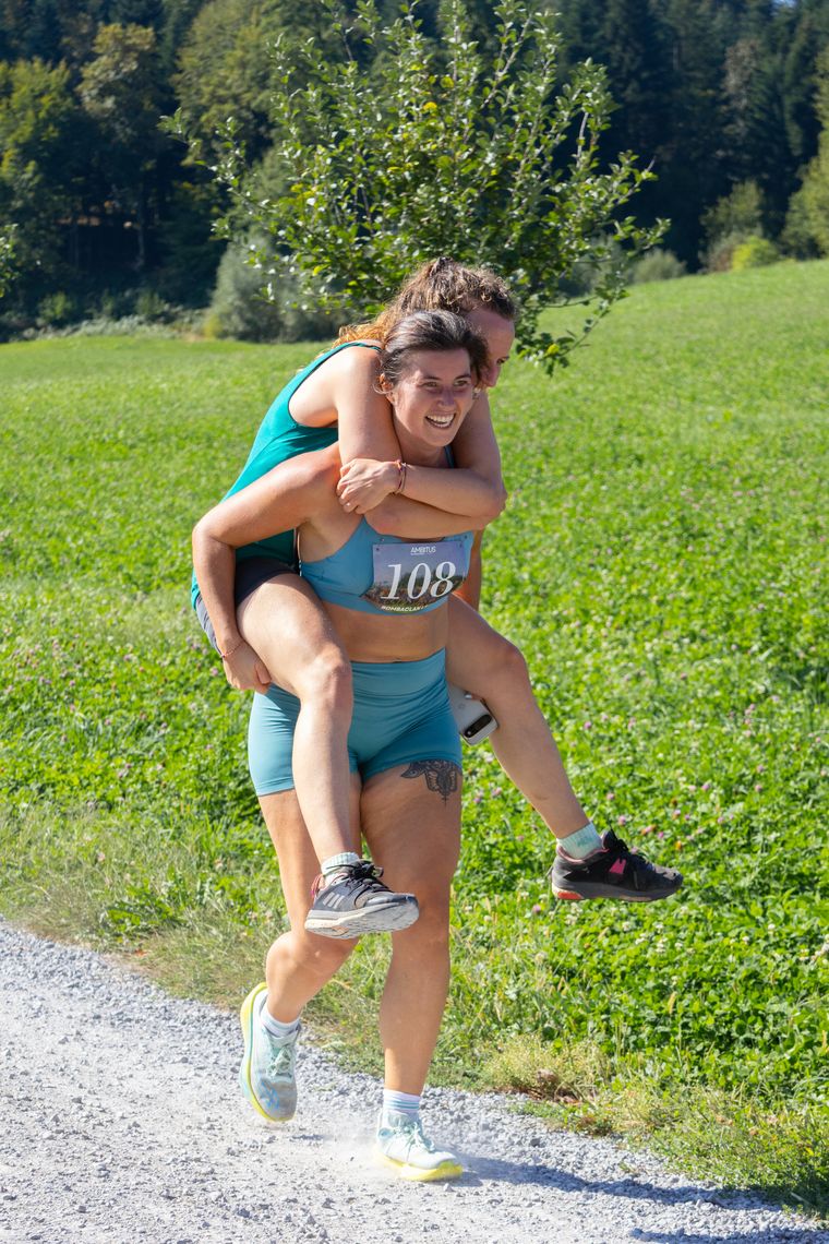 Huckepack-Zieleinlauf Frauen